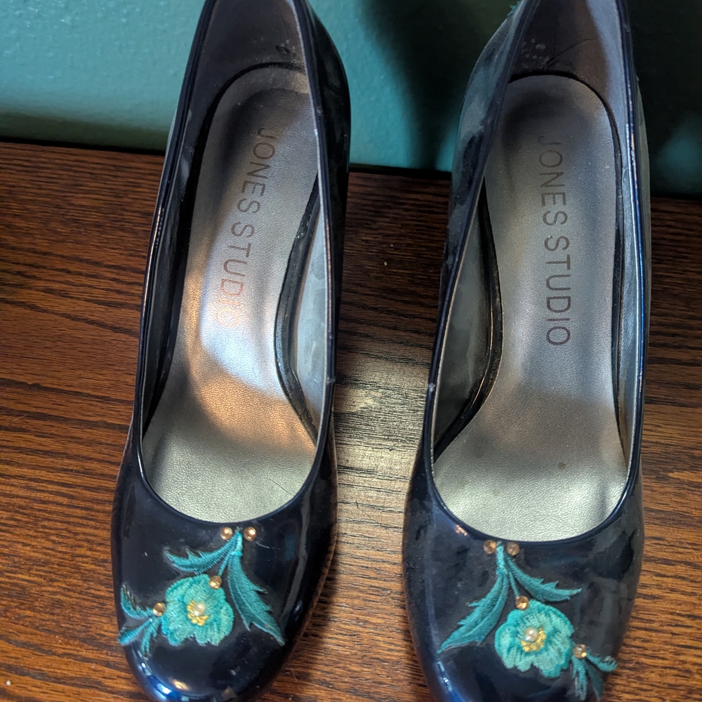 Jones Studio Black Floral Women's Shoes